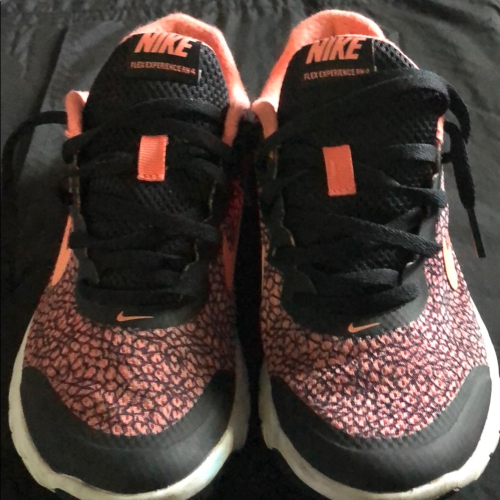 Nike Flex Experience RN 4 Sz 6